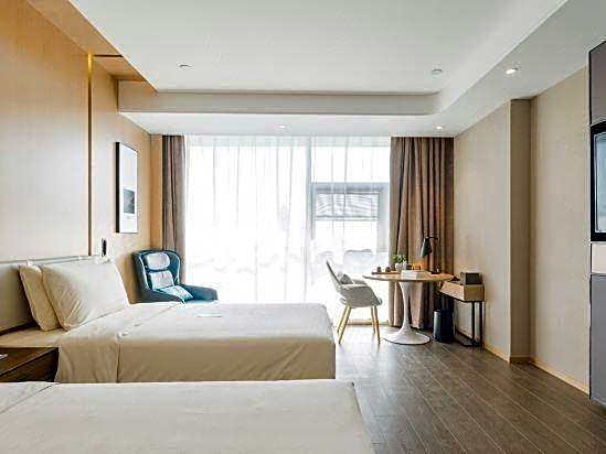 Atour Hotel (Jiangyin Binjiang Middle Road Sports Center)                                  