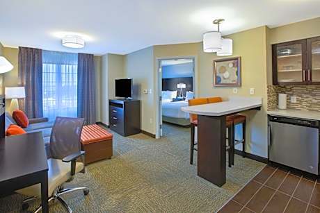One-Bedroom Queen Suite
