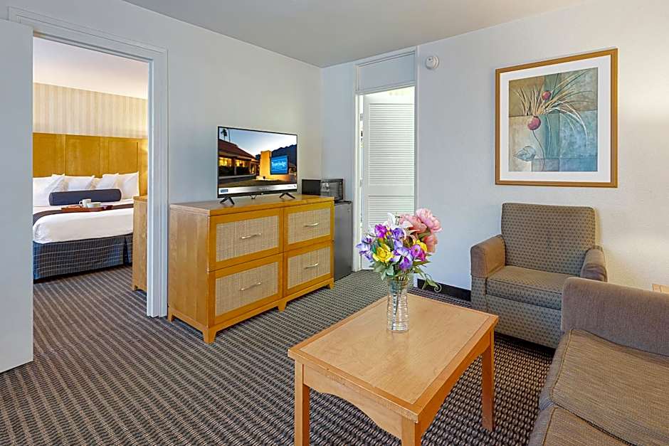 Travelodge by Wyndham Palm Springs