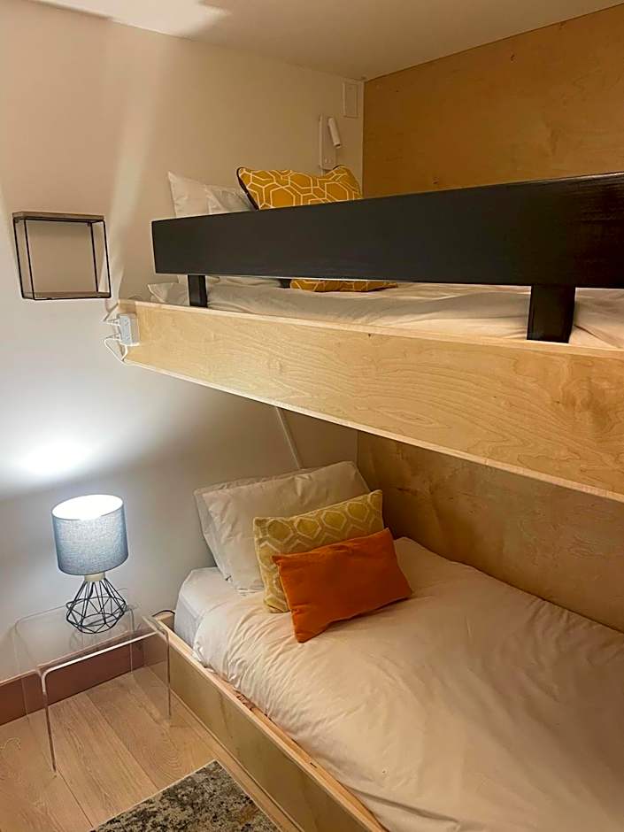 Ski inSki out - Steam shower - Roof top Hot tub- Air Conditioning