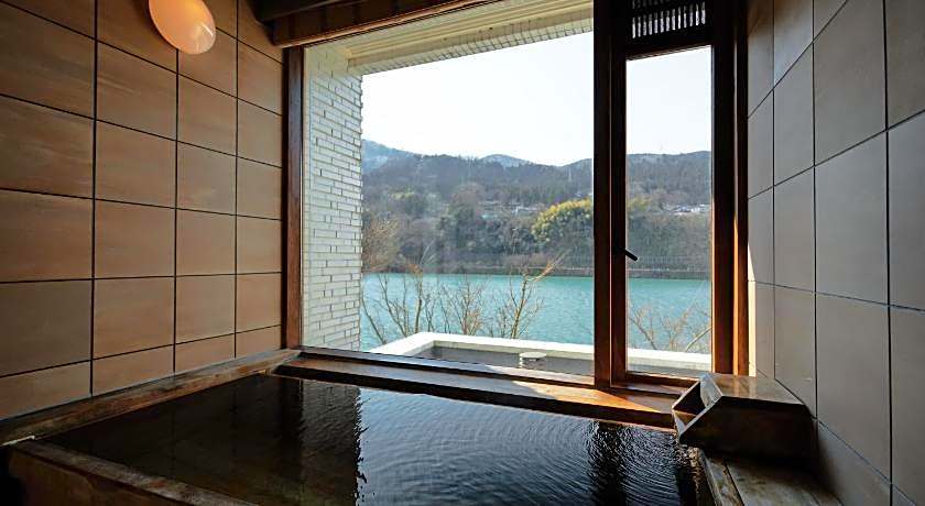 River Retreat Garaku