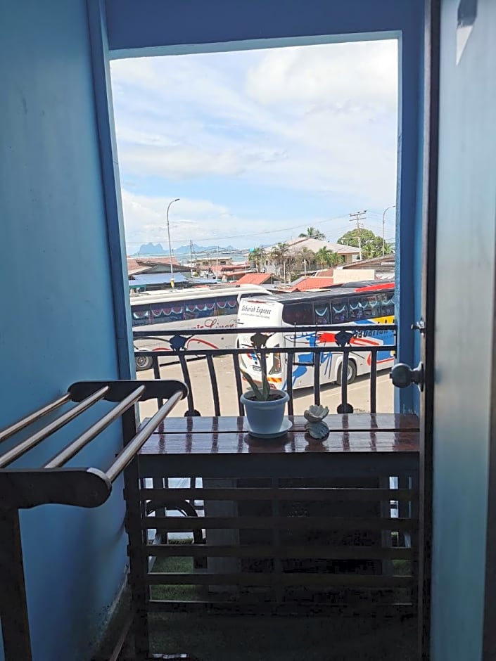 ang lee holiday stay