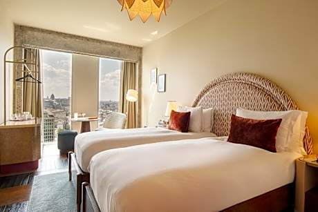 Roomy Twin - Skyline View