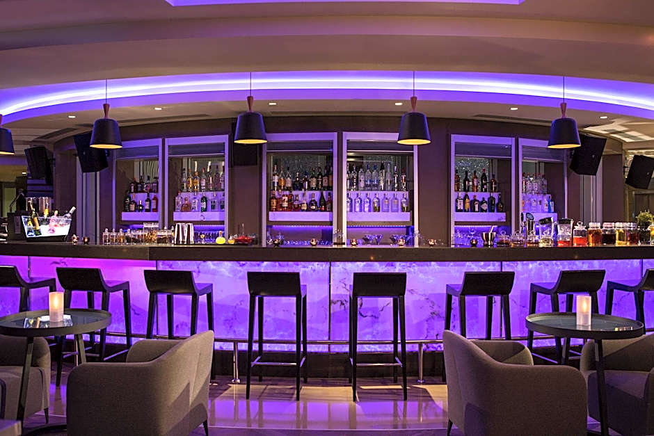 Renaissance by Marriott Izmir Hotel