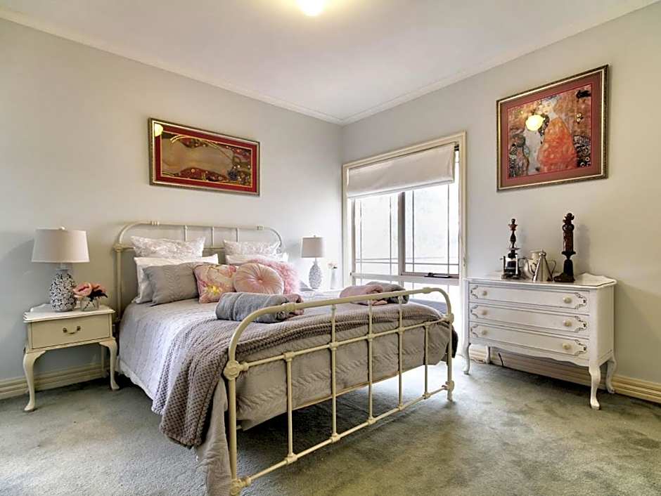 Nicholson BnB and Arts Centre