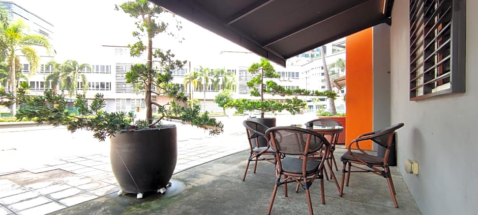 Z Hotel Ara Damansara, LRT, Mall, Airport