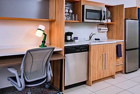 One-Bedroom King Suite - Non-Smoking