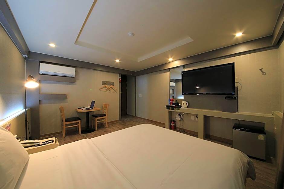 Hotel M story