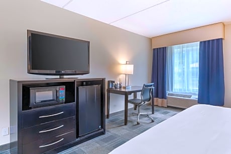 Queen Room with Roll-in Shower - Disability Access - Non-smoking