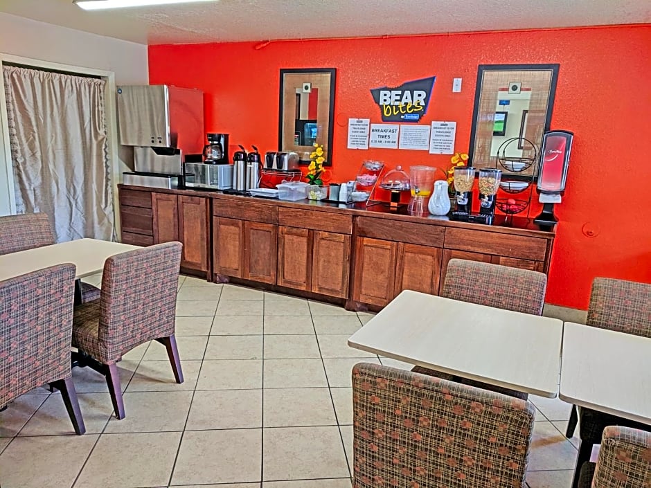 Travelodge by Wyndham Houston Hobby Airport