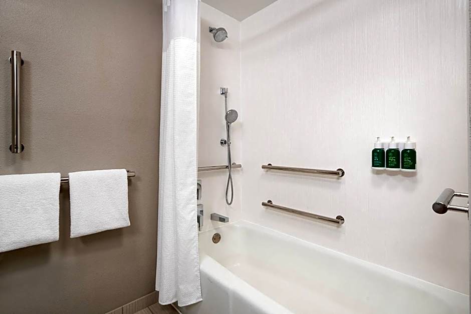 Courtyard by Marriott Bakersfield