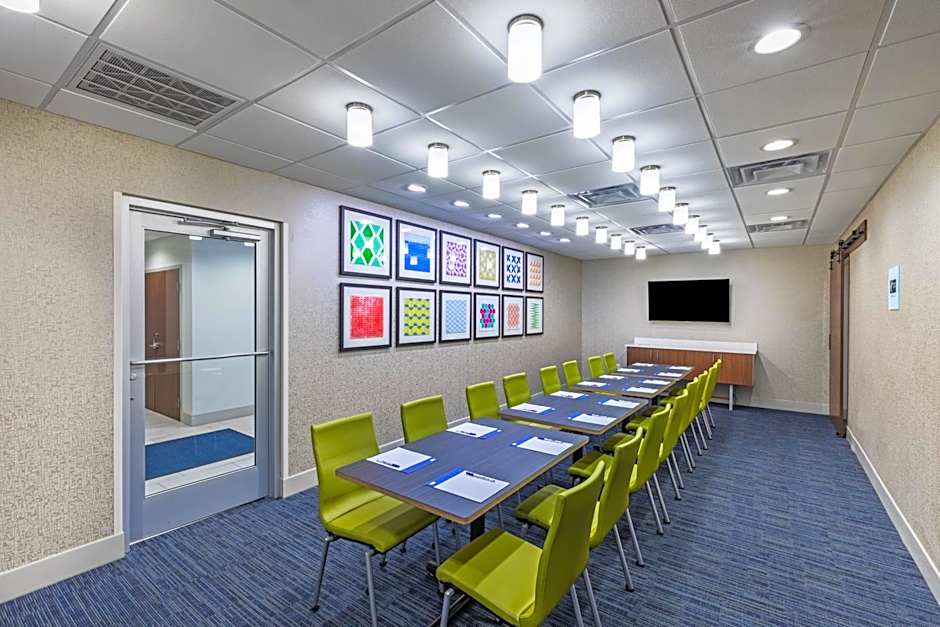 Holiday Inn Express and Suites Purcell By IHG