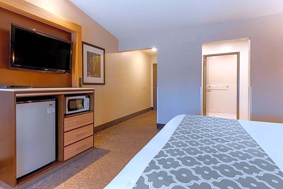 Best Western Plus Forest Park Inn