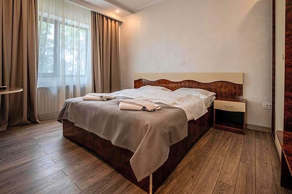 Hotel Emi