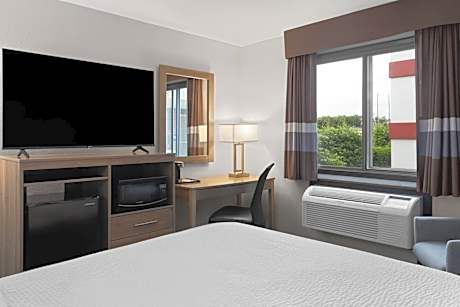 Ramada by Wyndham Cedar Rapids South