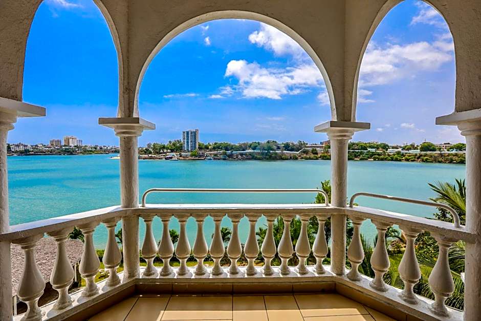 CityBlue Creekside Hotel & Suites