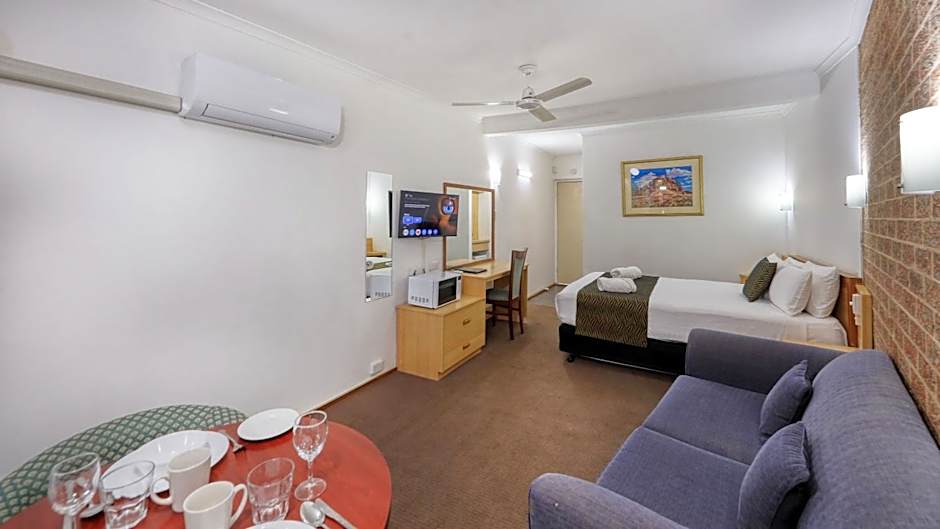 Moonraker Motor Inn