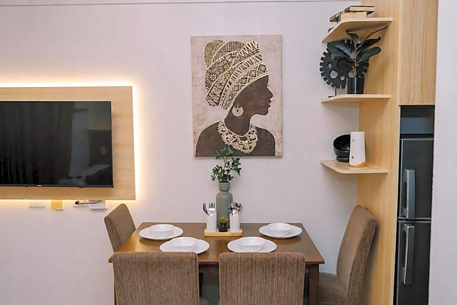 THE SUITE by The Hiltons