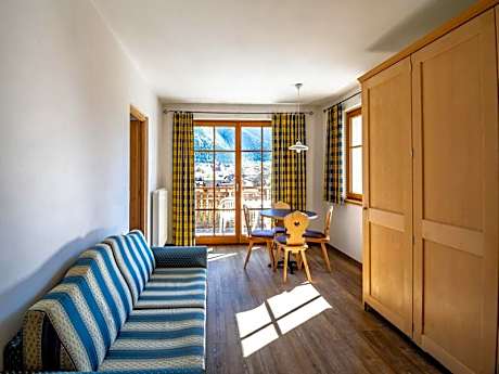 Family Suite with Four-Poster Bed