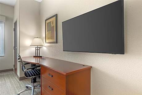 2 Queen Beds Non-Smoking Microwave And Refrigerator Work Desk Wi-Fi Full Breakfast