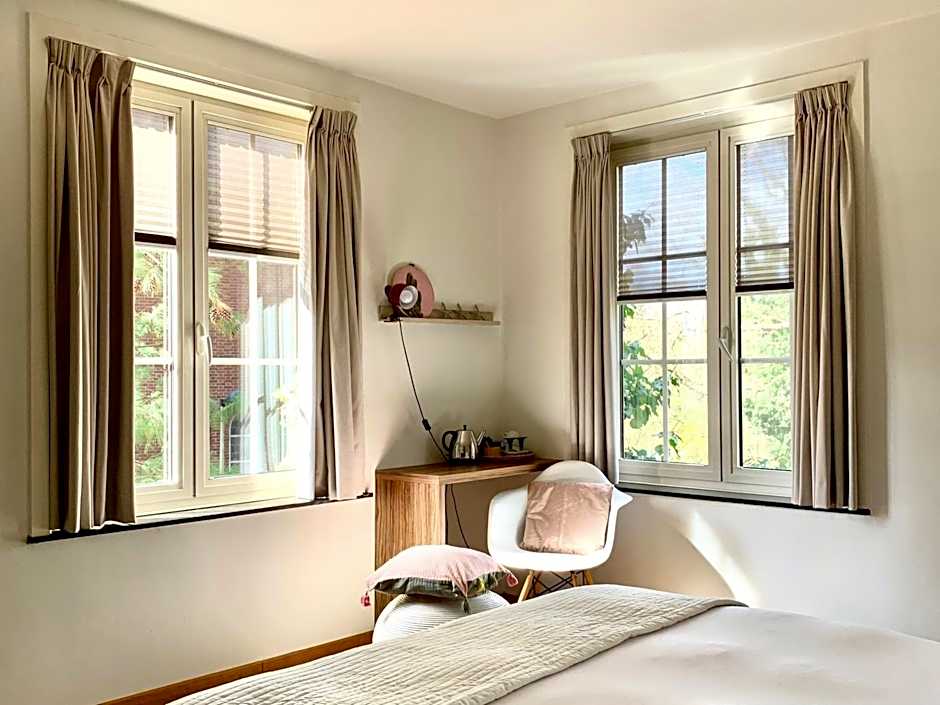 Hotel Au Nom De Dieu