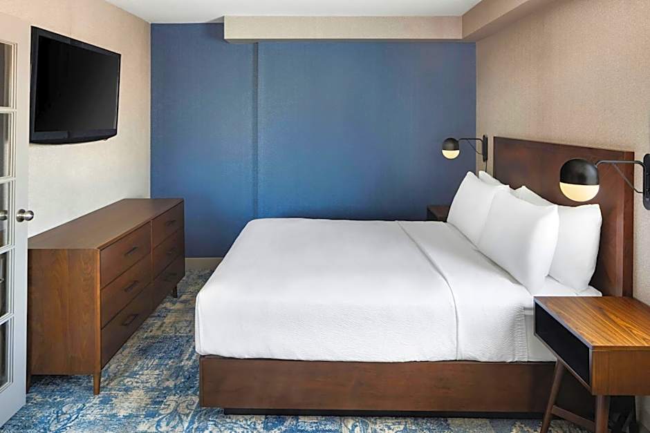 Four Points By Sheraton Edmonton South