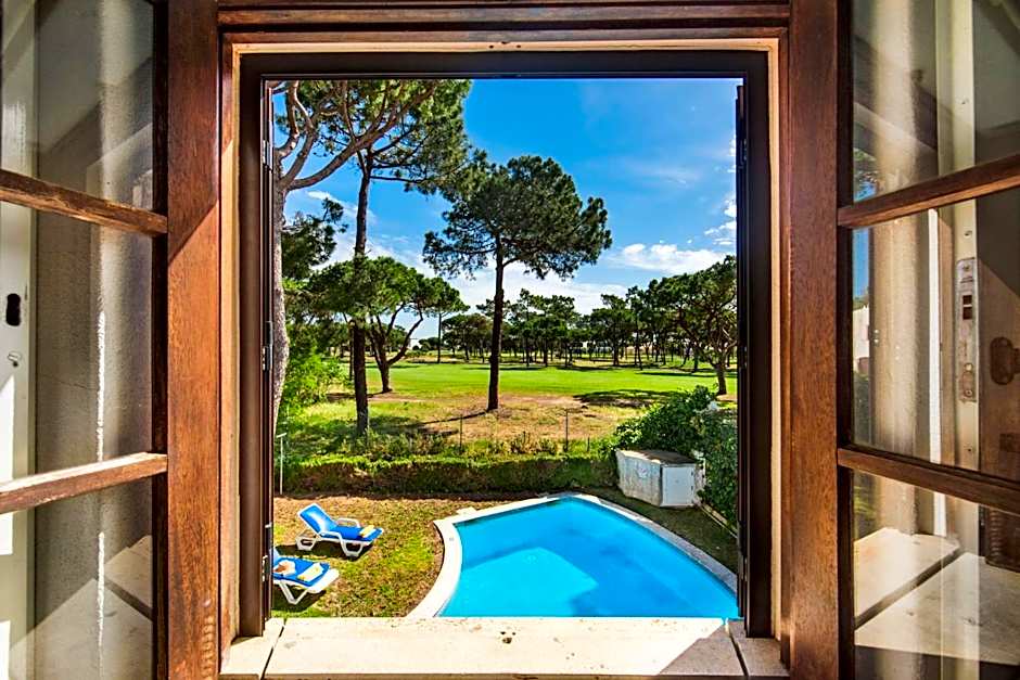 Perfect Retreat Overlooking Pinhal Golf Course, Private pool, Off-street parking