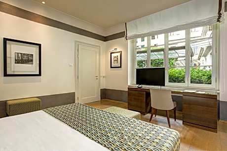 Deluxe Double Room with Garden View