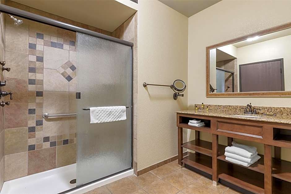 Best Western Plus Cimarron Hotel & Suites