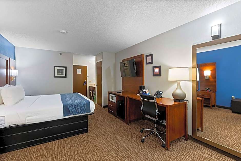 Comfort Inn & Suites St. Louis-Hazelwood