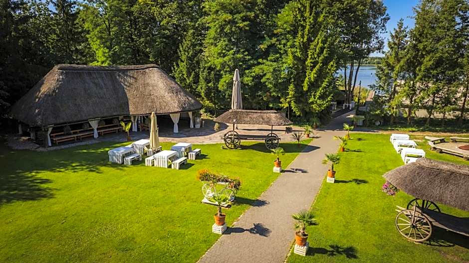 Dom Wypoczynkowy "Pod Strzechą" w Giewartowie