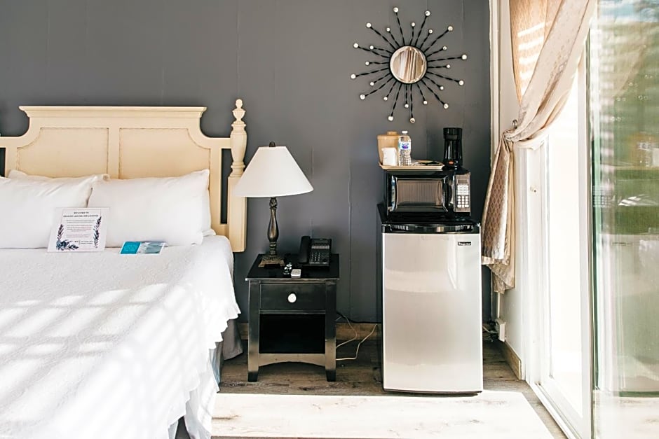 Seaside Laguna Inn & Suites