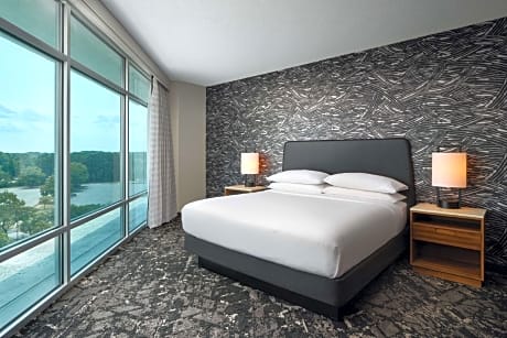 1 Kg Crner 1 Bdrm Ste Hearing Access No Smk Vis Firealrm/door/phn Alrt Comp Cooked To Order Brkfst-e