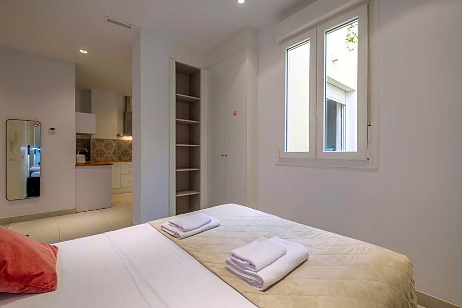 Chic & Comfortable Apartment, Private Terrace