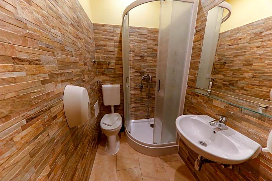 Do Step Inn Home - Hotel & Hostel