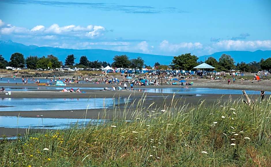 Sea Edge Beachside Hotel