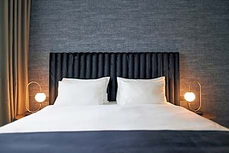 Superior One-Bedroom Apartment