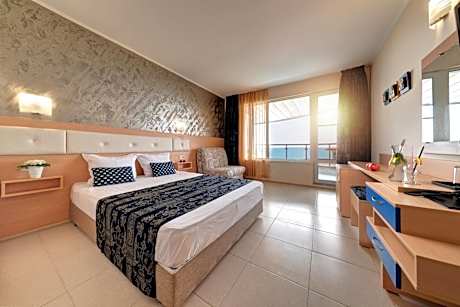 Double or Twin Room with Balcony (2 Adults + 1 Child)
