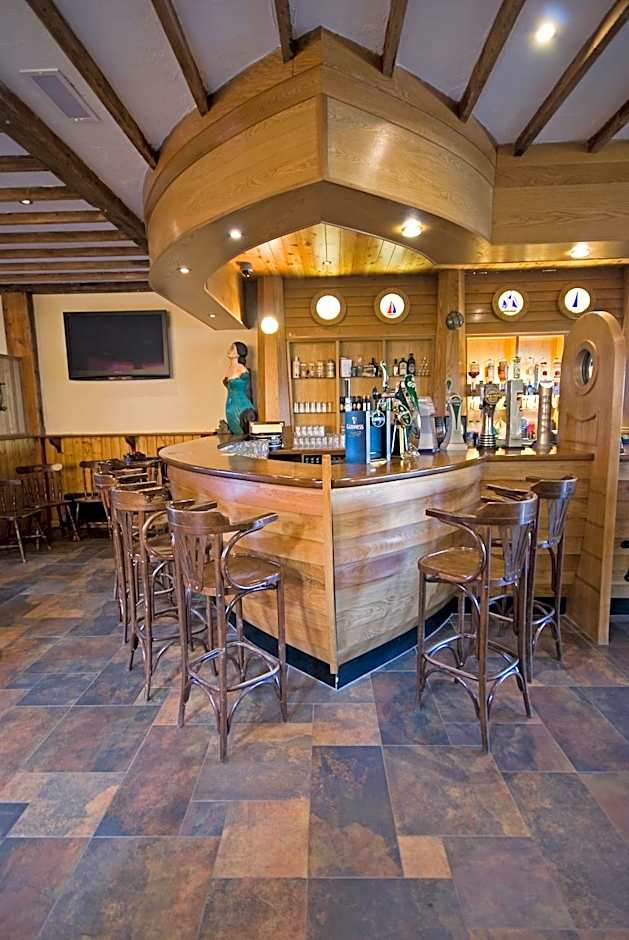 Beach Hotel & Restaurant