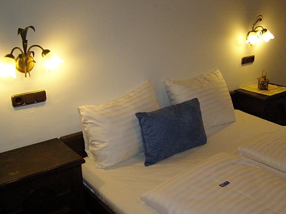 Bhome Gästehaus b&b / Apartments