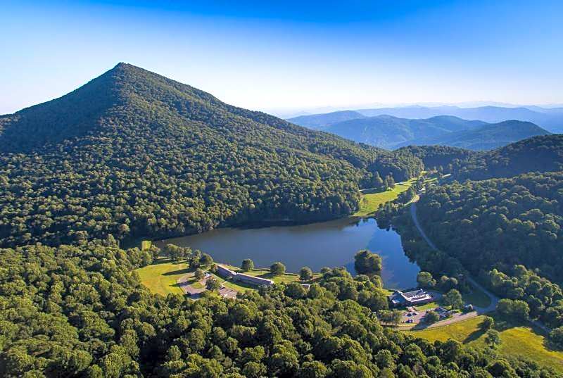 Peaks of Otter Lodge