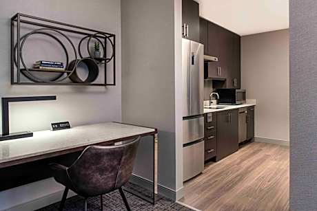 King Studio Suite with Bath Tub - Mobility Access