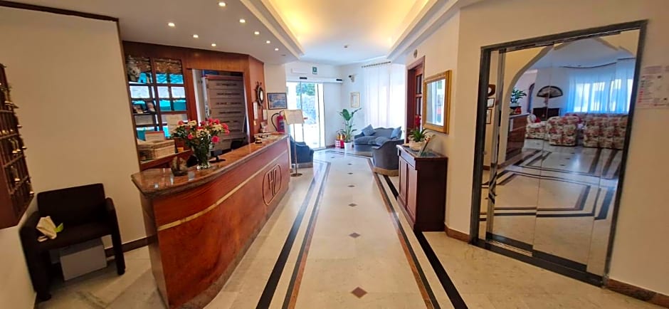 Hotel Dora