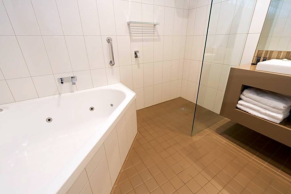 Sovereign Park Motor Inn