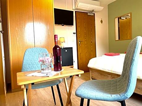 Double Room with Air-Conditioning