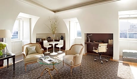 Four Seasons Loft Executive King Suite