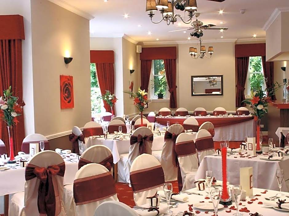 Old Rose and Crown Hotel