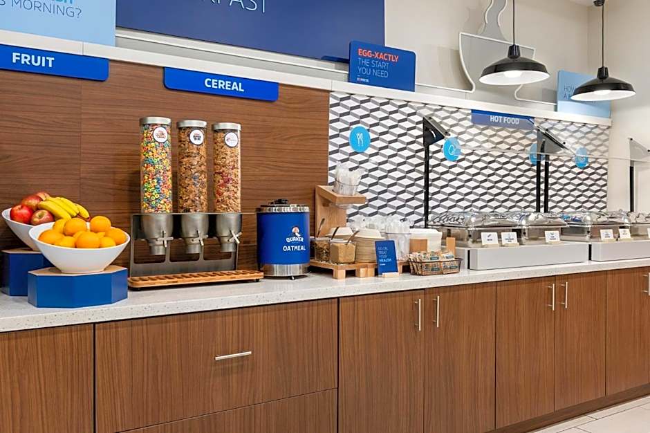 Holiday Inn Express Calhoun South By IHG