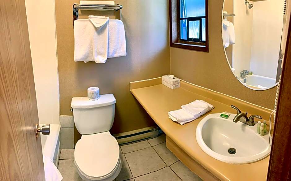 Sunwapta Falls Rocky Mountain Lodge