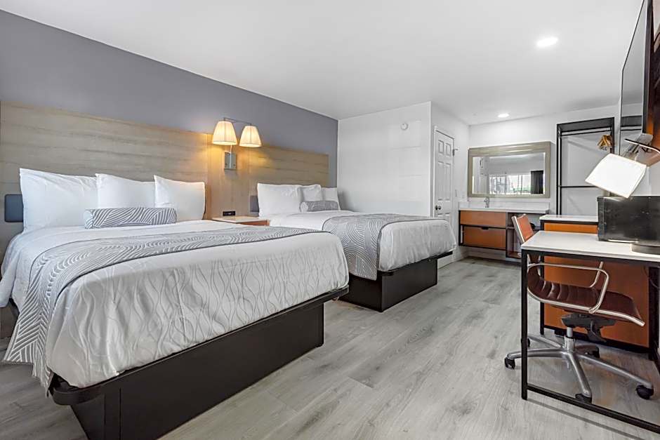 Inland Inn & Suites